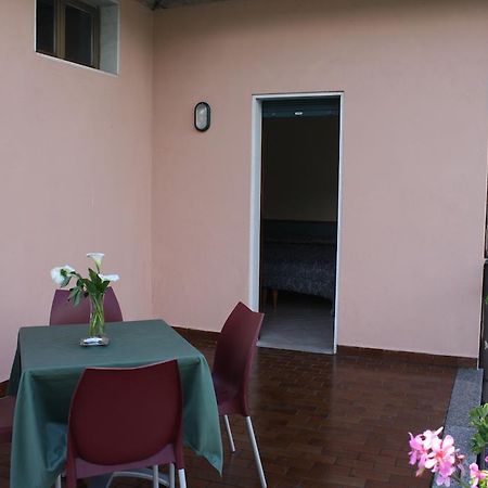 Albergo Ristorante Punta Dell'Est Clusane Exterior foto