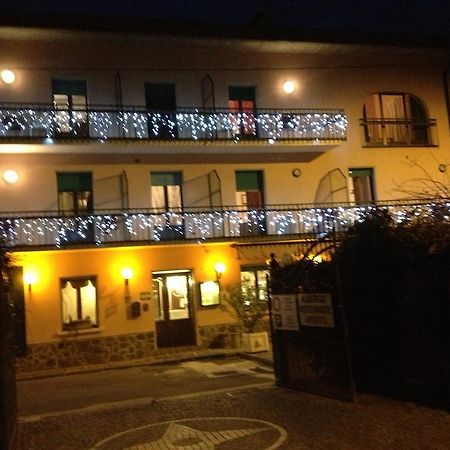 Albergo Ristorante Punta Dell'Est Clusane Exterior foto