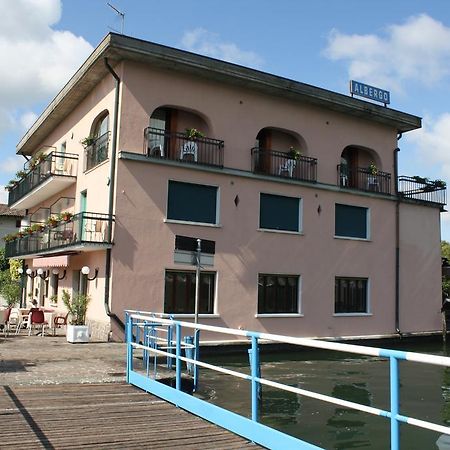 Albergo Ristorante Punta Dell'Est Clusane Exterior foto