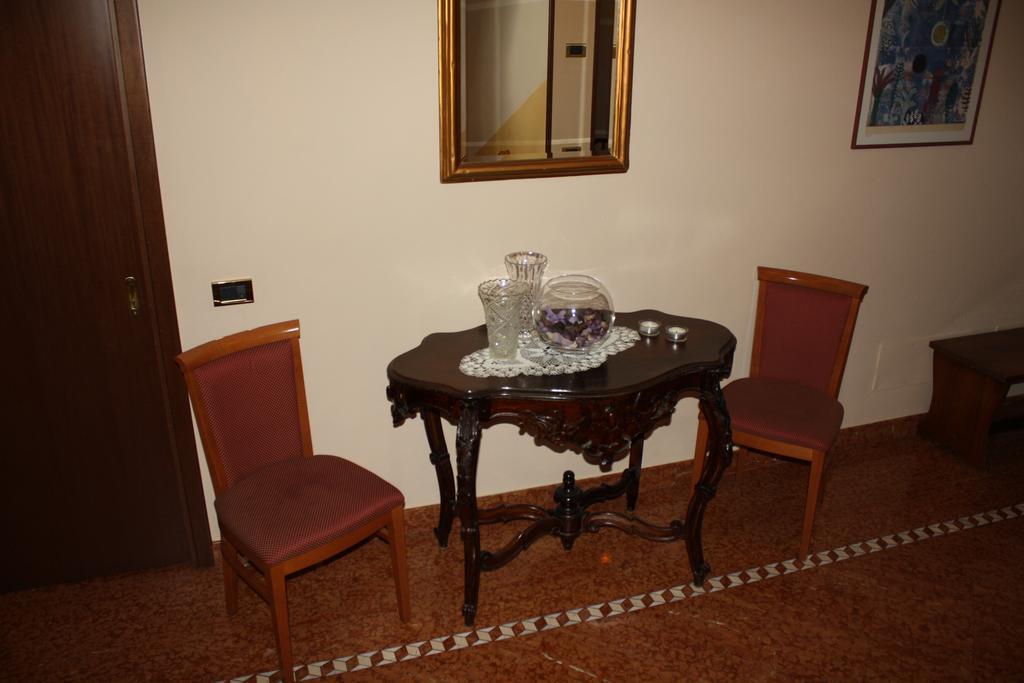 Albergo Ristorante Punta Dell'Est Clusane Exterior foto