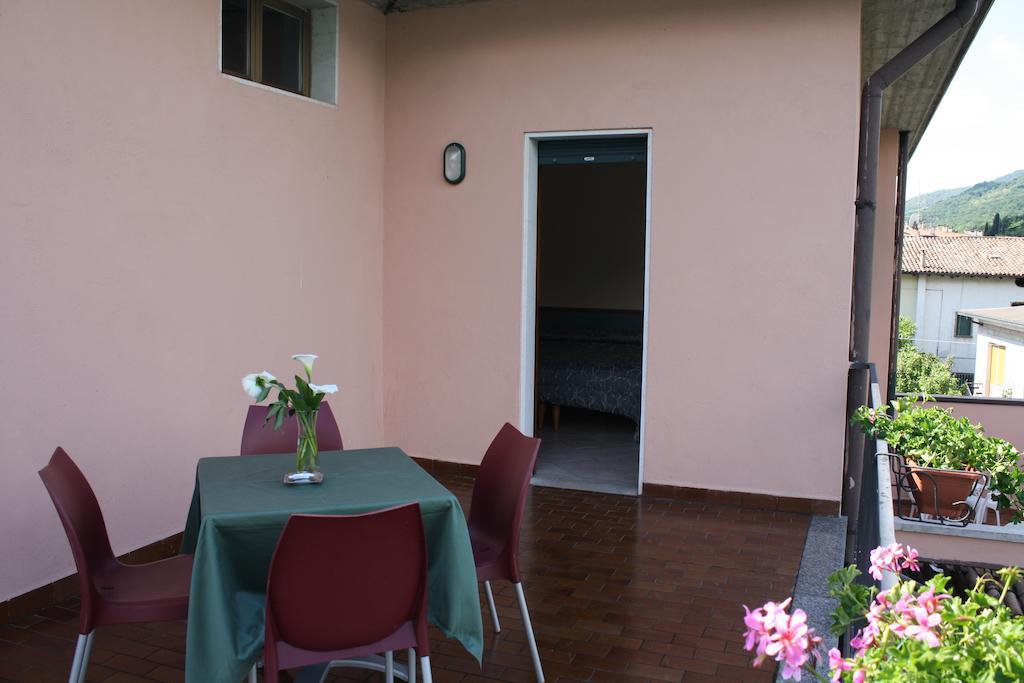 Albergo Ristorante Punta Dell'Est Clusane Exterior foto