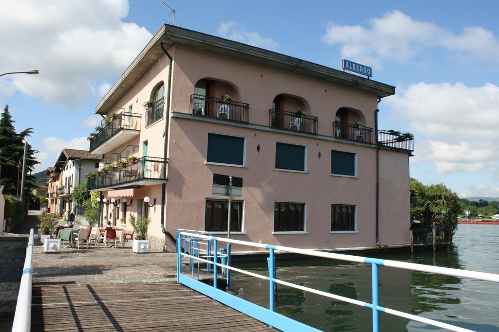 Albergo Ristorante Punta Dell'Est Clusane Exterior foto